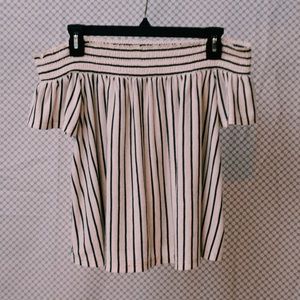 AMERICAN EAGLE across the shoulder flowy top